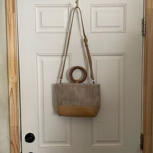 Vintage Woven Women’s Handbag with wood handles